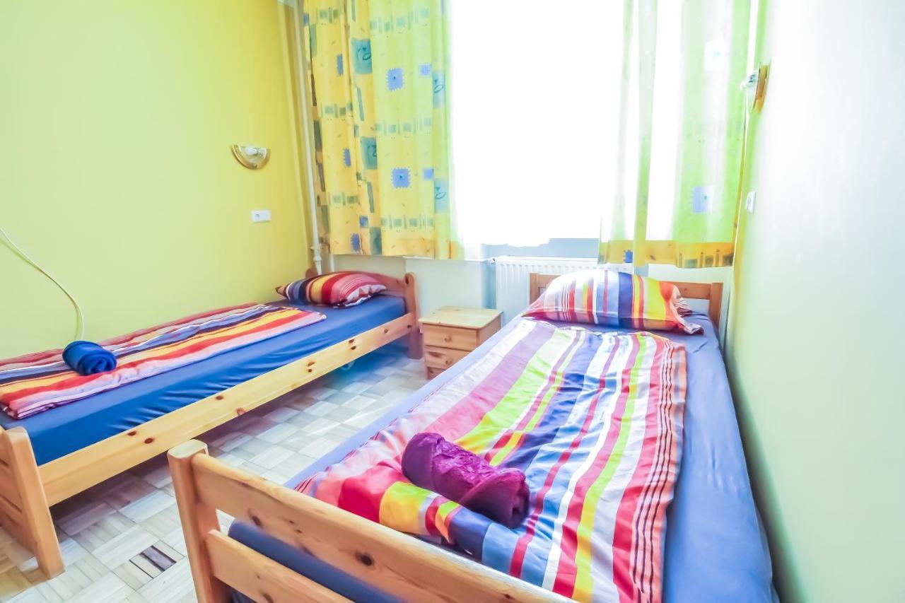 2 Single Beds With Shared Bathroom Vienna