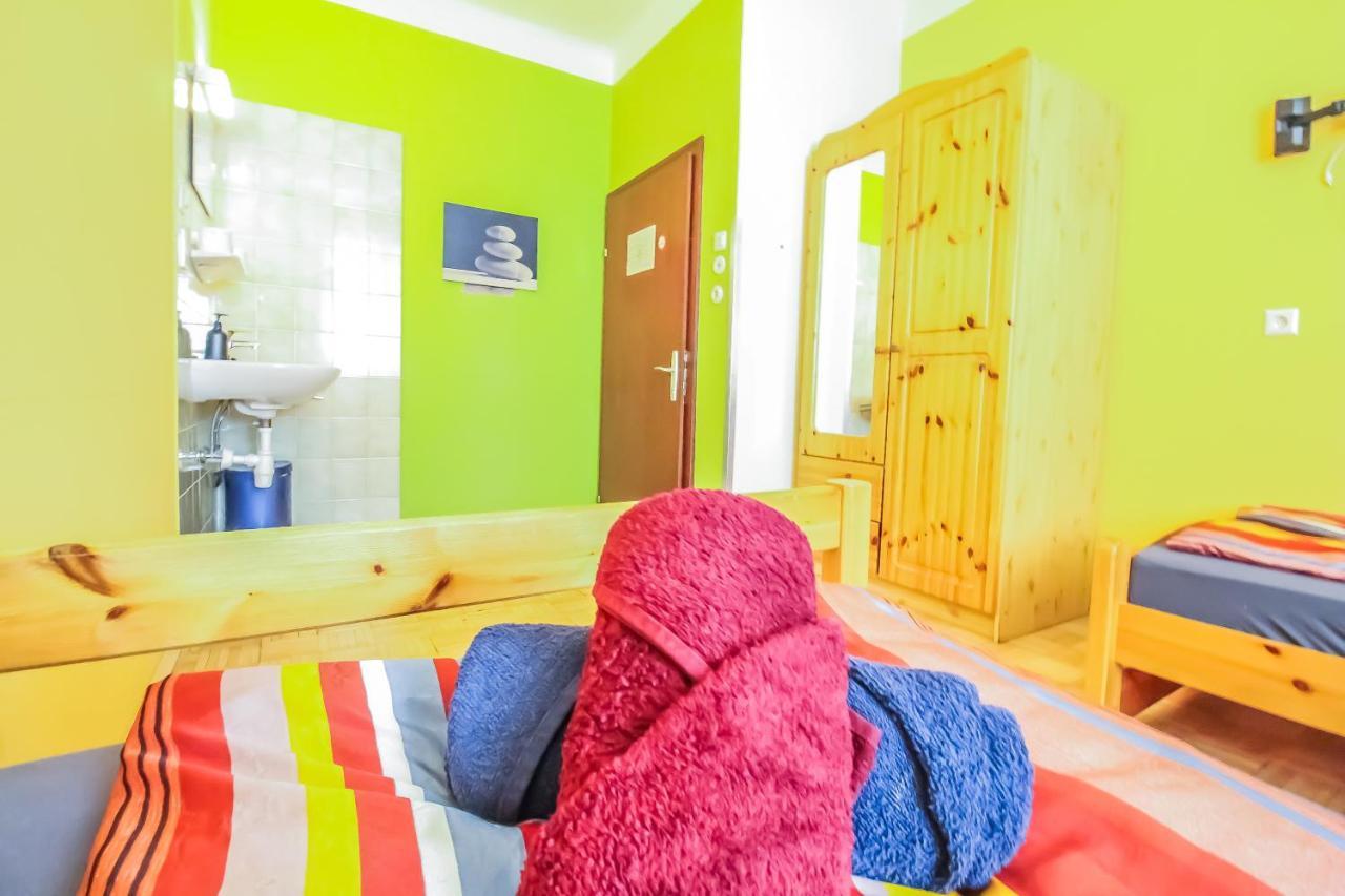 2 Single Beds With Shared Bathroom Apartment Vienna